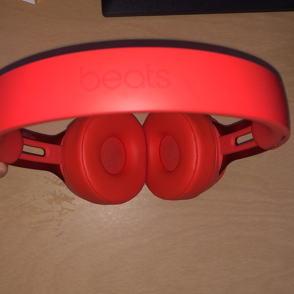 Beat solo pro red noice cancellation and wireless - Picture 3 of 5